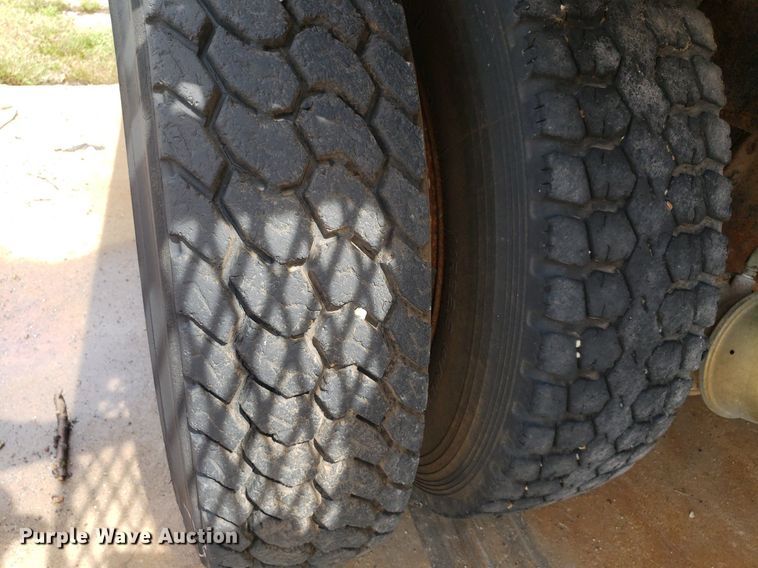 image for item IP9311 1981 International 60  vacuum truck