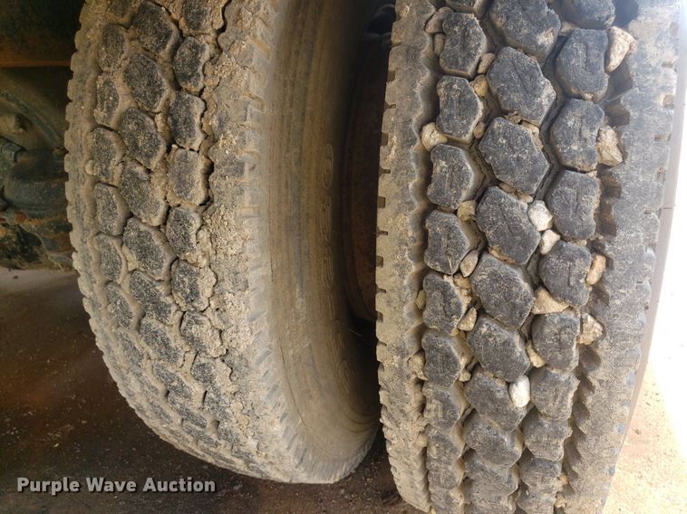 image for item IP9311 1981 International 60  vacuum truck