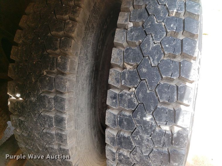 image for item IP9311 1981 International 60  vacuum truck