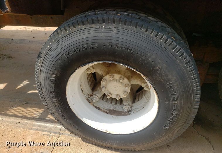 image for item IP9311 1981 International 60  vacuum truck