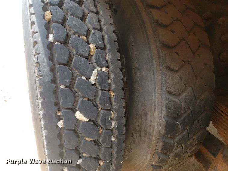 image for item IP9311 1981 International 60  vacuum truck