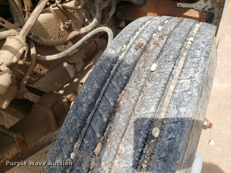 image for item IP9311 1981 International 60  vacuum truck