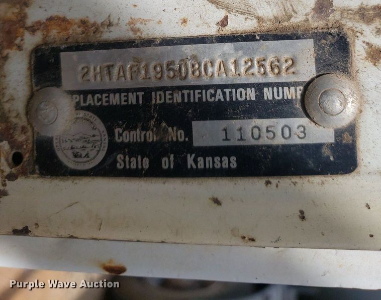 image for item IP9311 1981 International 60  vacuum truck