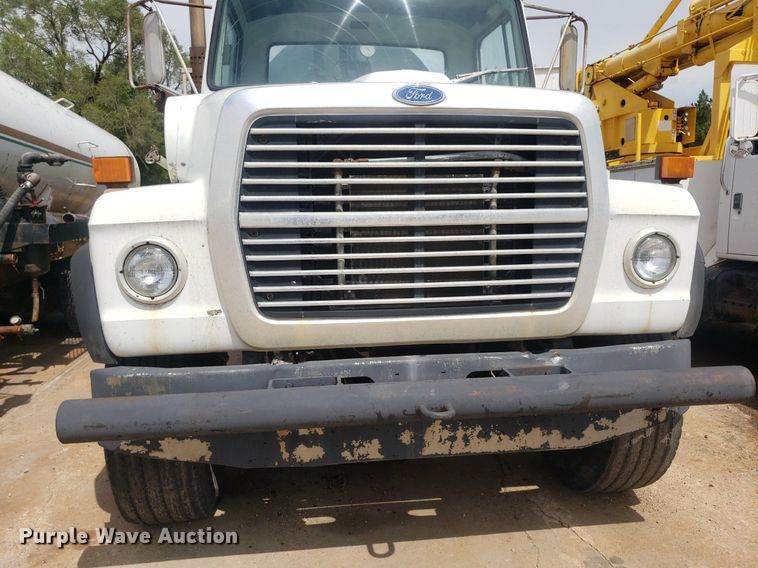 image for item IP9312 1986 Ford  LNT8000  vacuum truck