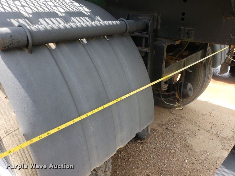 image for item IP9312 1986 Ford  LNT8000  vacuum truck