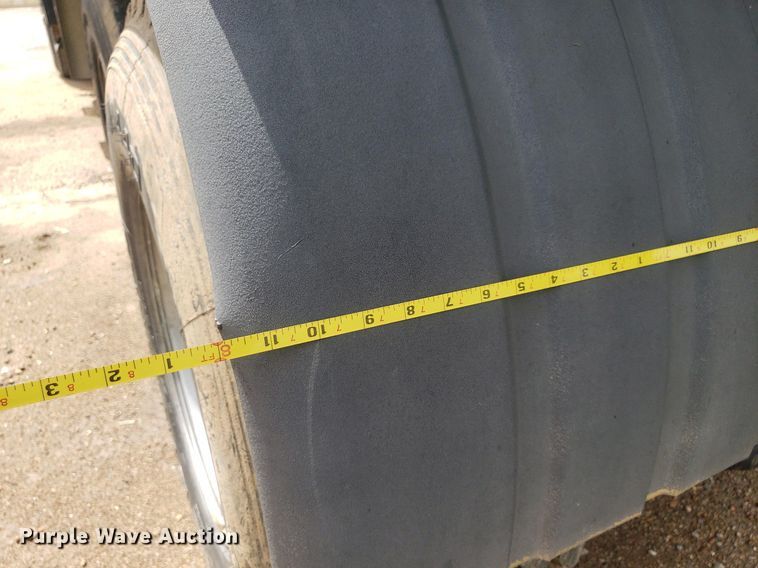 image for item IP9312 1986 Ford  LNT8000  vacuum truck