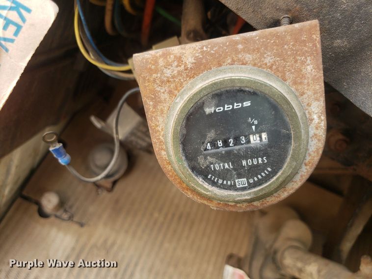 image for item IP9312 1986 Ford  LNT8000  vacuum truck