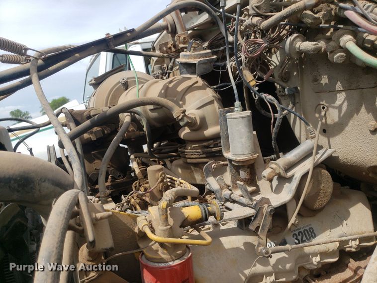 image for item IP9312 1986 Ford  LNT8000  vacuum truck