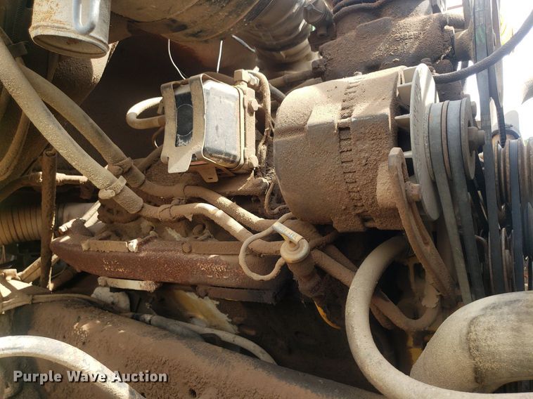 image for item IP9312 1986 Ford  LNT8000  vacuum truck