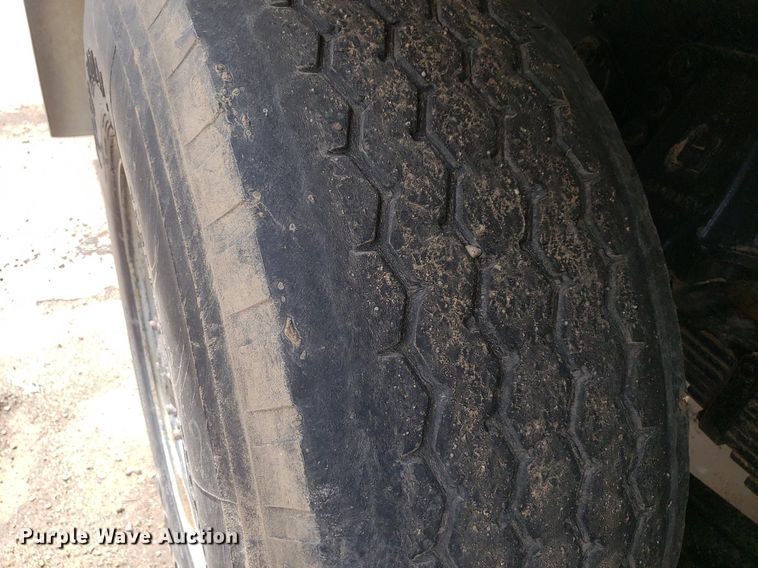 image for item IP9312 1986 Ford  LNT8000  vacuum truck