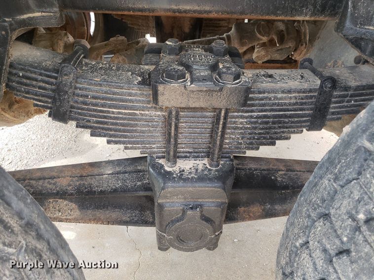 image for item IP9312 1986 Ford  LNT8000  vacuum truck