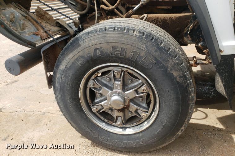 image for item IP9312 1986 Ford  LNT8000  vacuum truck