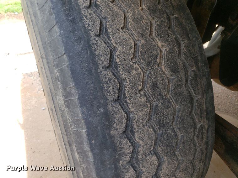 image for item IP9312 1986 Ford  LNT8000  vacuum truck