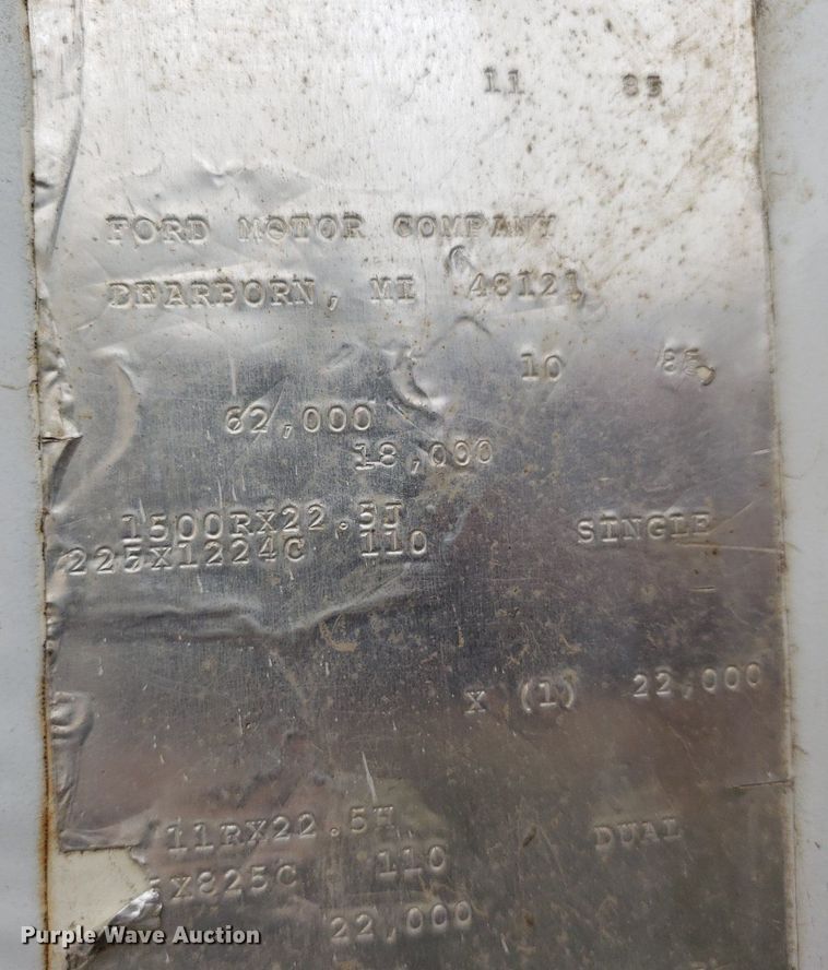 image for item IP9312 1986 Ford  LNT8000  vacuum truck