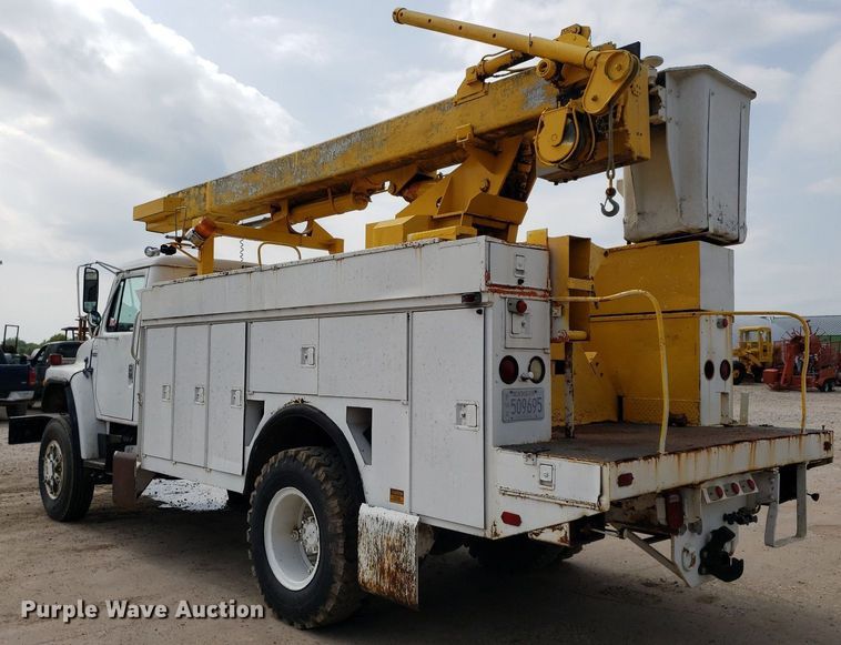 image for item IP9313 1983 International 1854  bucket truck