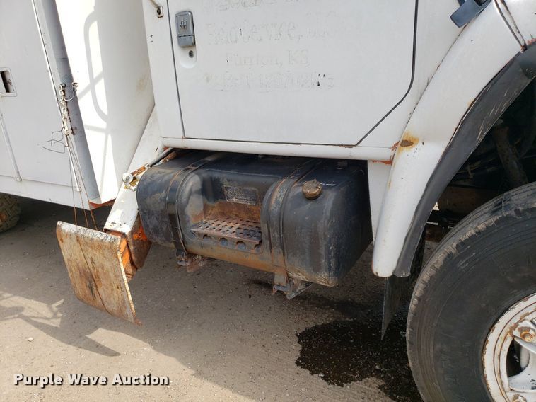 image for item IP9313 1983 International 1854  bucket truck