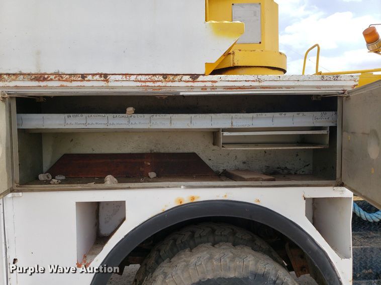 image for item IP9313 1983 International 1854  bucket truck