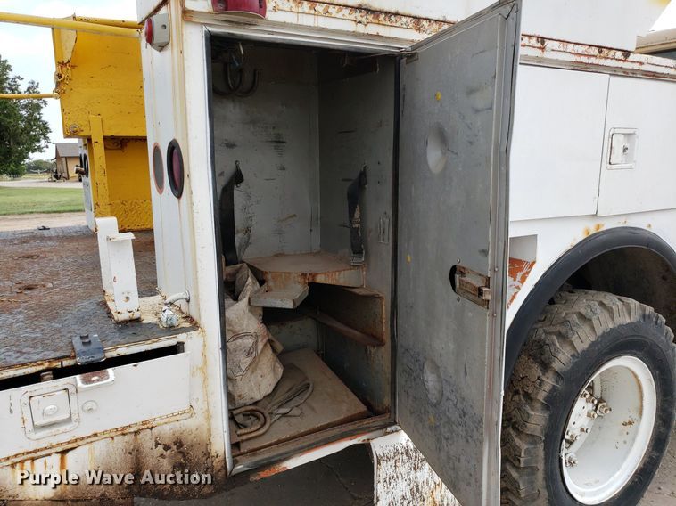 image for item IP9313 1983 International 1854  bucket truck