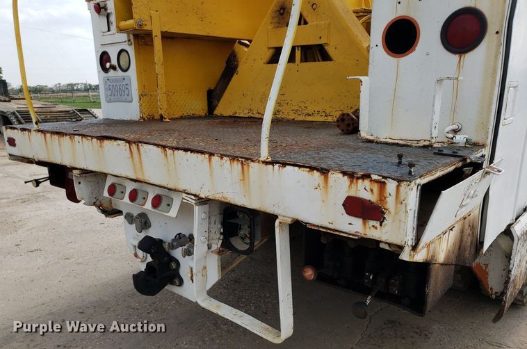 image for item IP9313 1983 International 1854  bucket truck