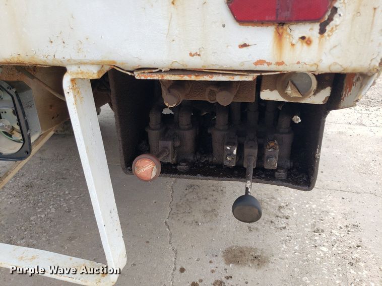 image for item IP9313 1983 International 1854  bucket truck