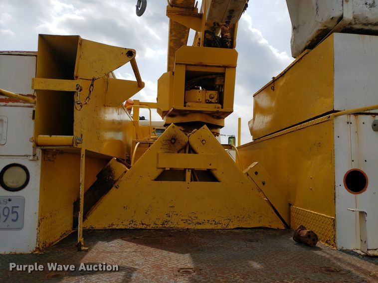 image for item IP9313 1983 International 1854  bucket truck