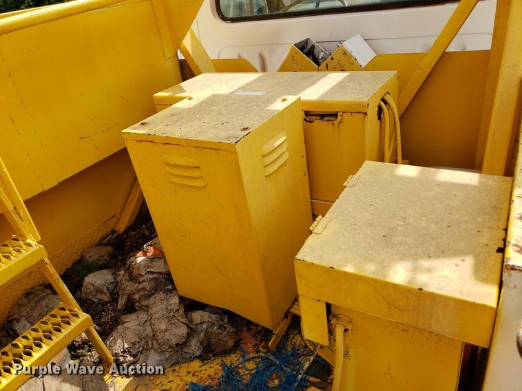 image for item IP9313 1983 International 1854  bucket truck