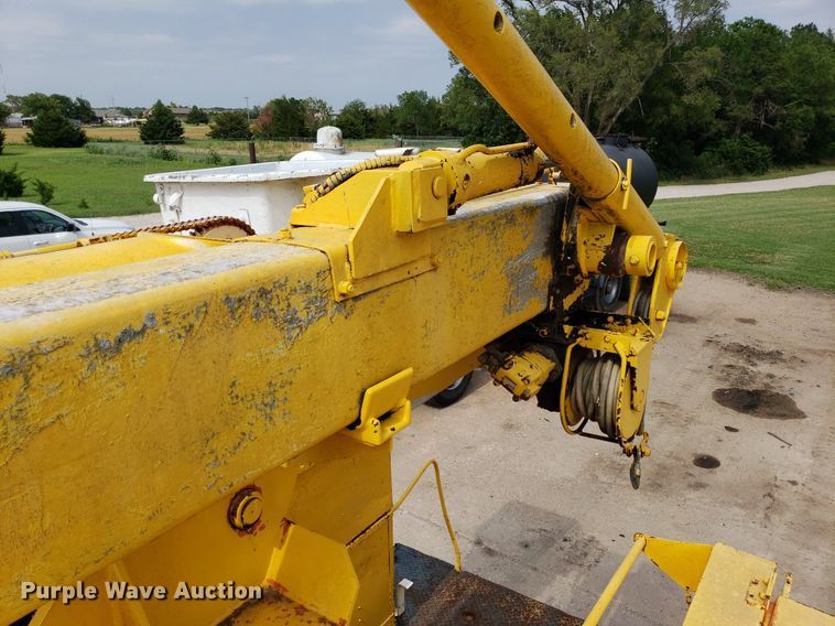 image for item IP9313 1983 International 1854  bucket truck