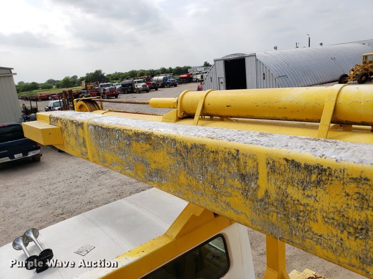 image for item IP9313 1983 International 1854  bucket truck