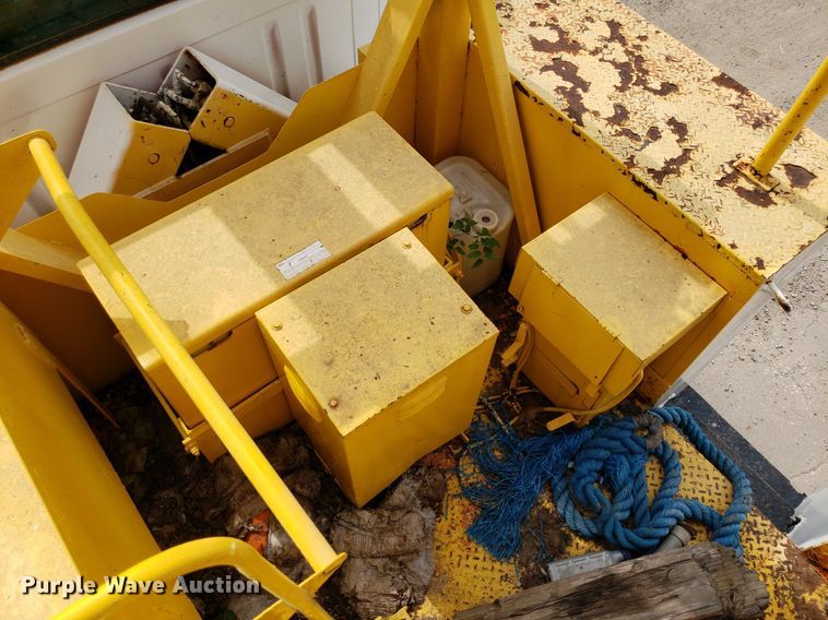 image for item IP9313 1983 International 1854  bucket truck