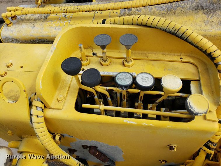 image for item IP9313 1983 International 1854  bucket truck