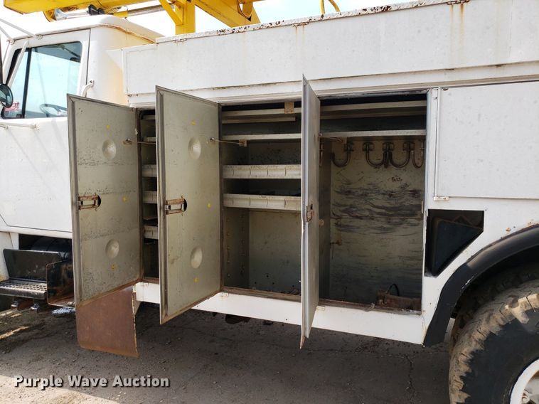 image for item IP9313 1983 International 1854  bucket truck