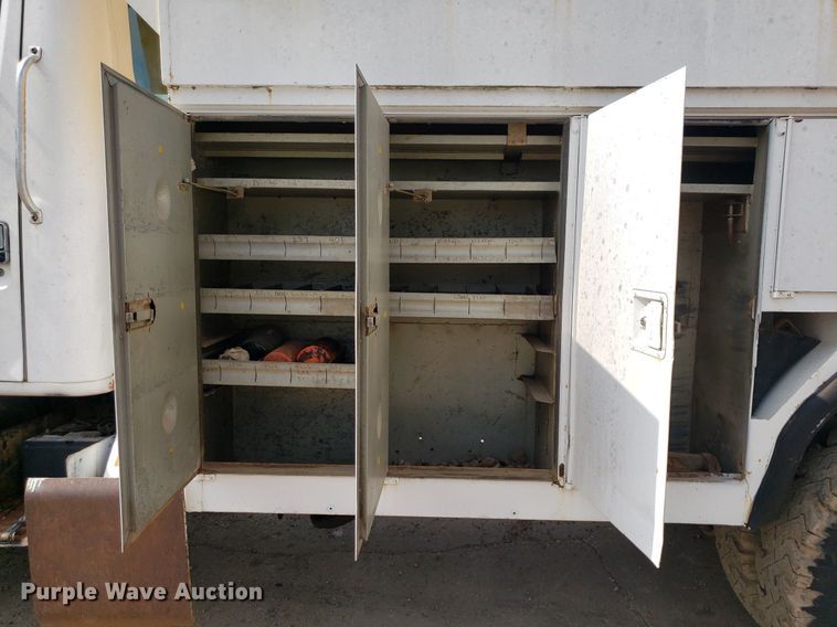 image for item IP9313 1983 International 1854  bucket truck