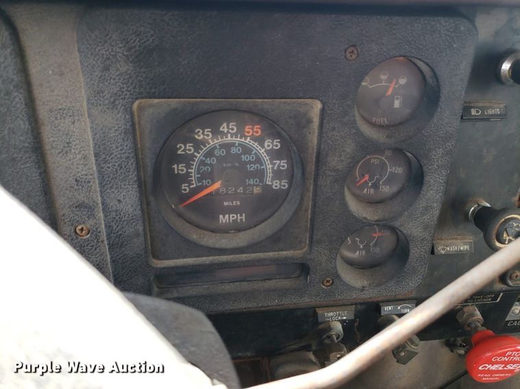 image for item IP9313 1983 International 1854  bucket truck