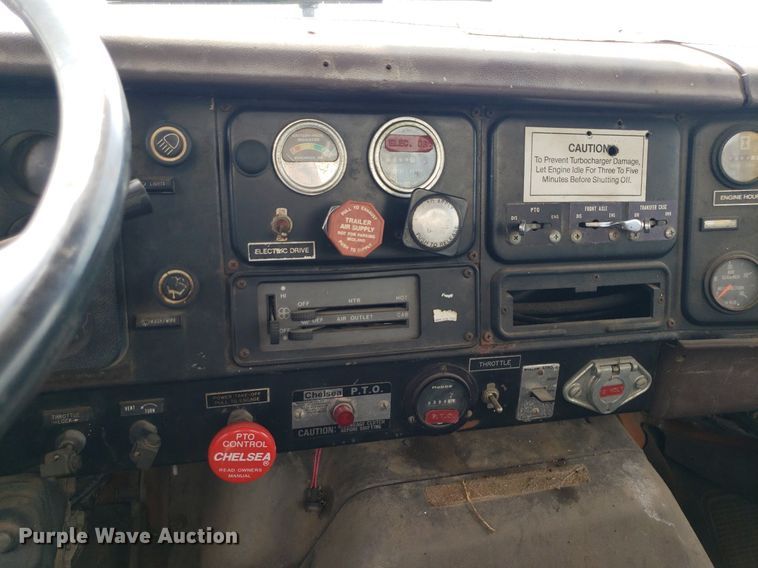 image for item IP9313 1983 International 1854  bucket truck