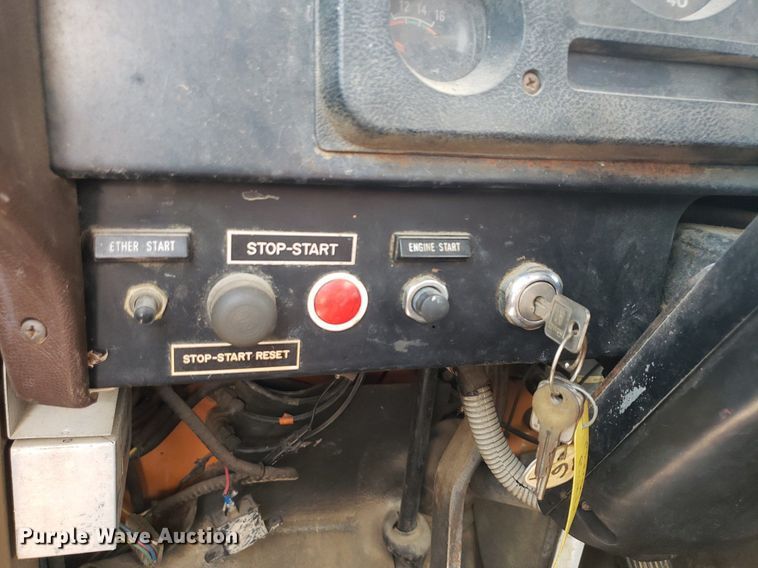 image for item IP9313 1983 International 1854  bucket truck