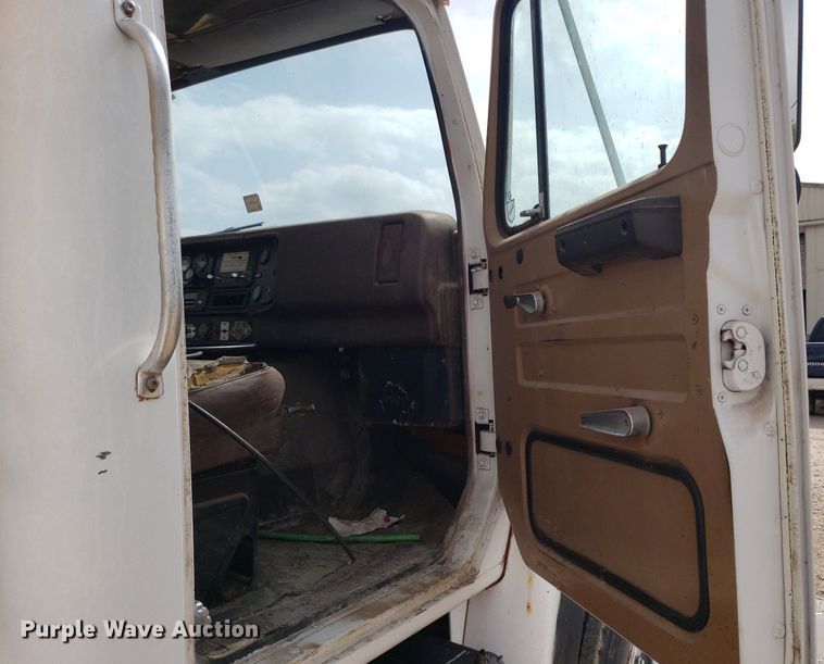 image for item IP9313 1983 International 1854  bucket truck