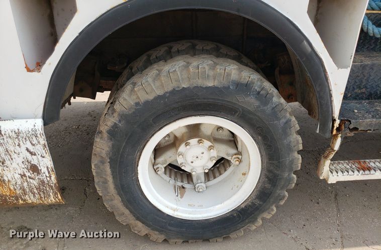 image for item IP9313 1983 International 1854  bucket truck