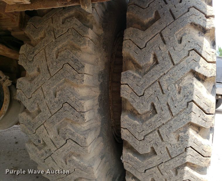 image for item IP9313 1983 International 1854  bucket truck