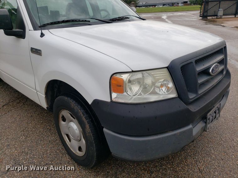 image for item IP9320 2005 Ford F150  pickup truck