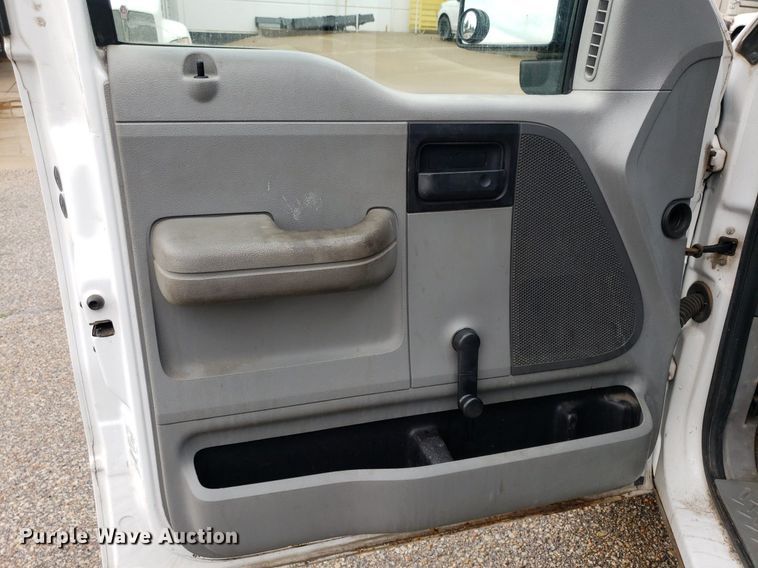 image for item IP9320 2005 Ford F150  pickup truck