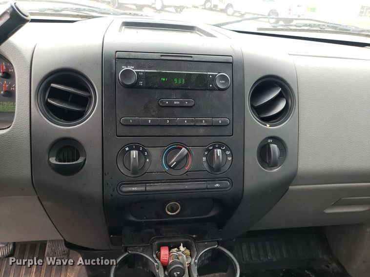 image for item IP9320 2005 Ford F150  pickup truck