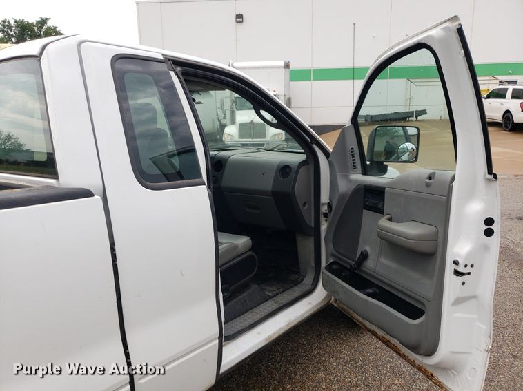 image for item IP9320 2005 Ford F150  pickup truck