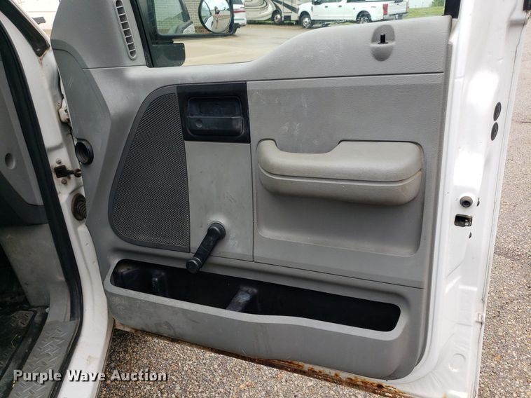 image for item IP9320 2005 Ford F150  pickup truck