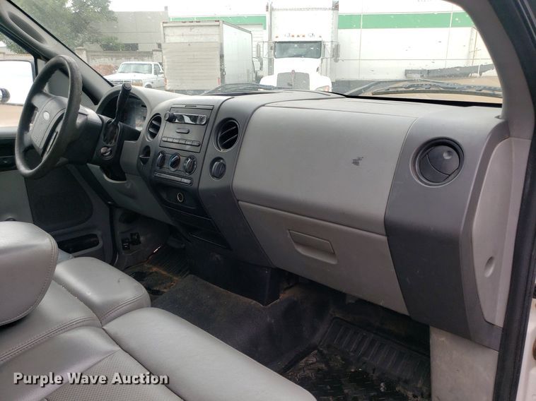 image for item IP9320 2005 Ford F150  pickup truck