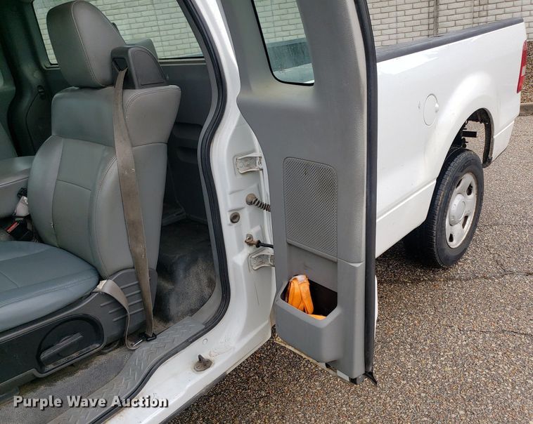 image for item IP9320 2005 Ford F150  pickup truck