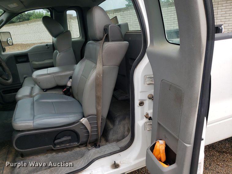 image for item IP9320 2005 Ford F150  pickup truck