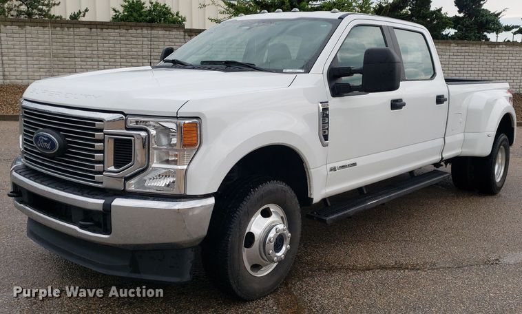image for item IP9322 2021 Ford  F350 Super Duty  Crew Cab pickup truck