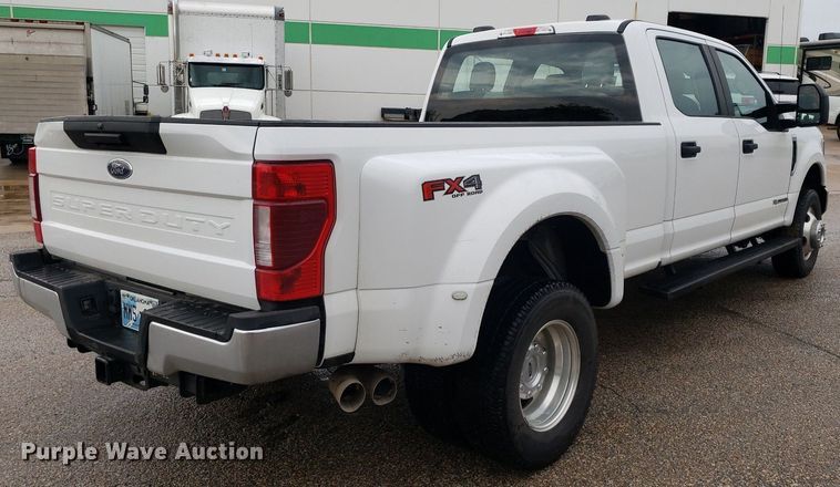 image for item IP9322 2021 Ford  F350 Super Duty  Crew Cab pickup truck