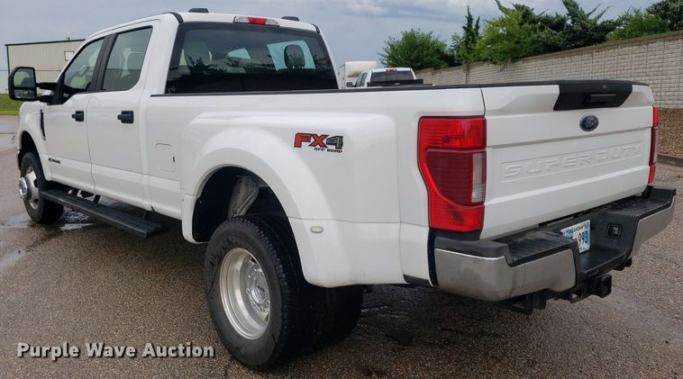 image for item IP9322 2021 Ford  F350 Super Duty  Crew Cab pickup truck