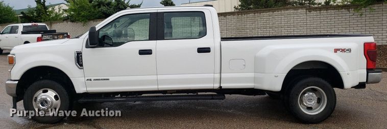 image for item IP9322 2021 Ford  F350 Super Duty  Crew Cab pickup truck
